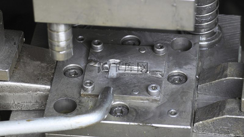 冲头模具配件型号标准：揭秘模具制造的核心要素