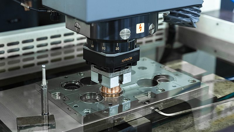注塑模具设计分型面选择的五大关键考量**