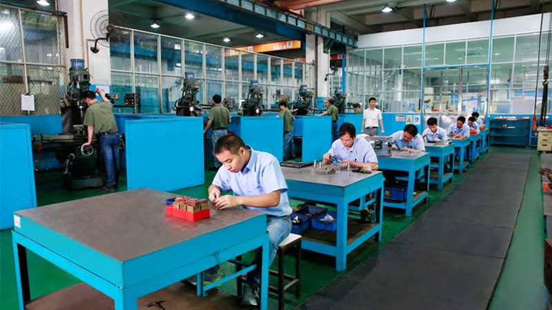 汽车连接器级进模：揭秘其关键技术与选购要点