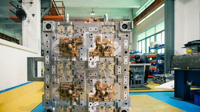 双色内饰模具与普通模具：关键差异解析