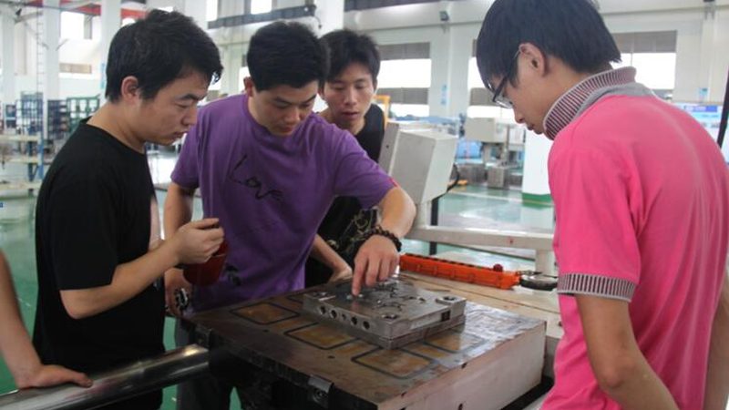 电子托盘模具制作：关键步骤与注意事项