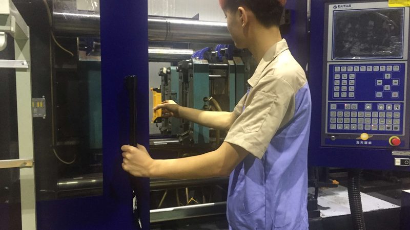 模具批量报价：揭秘连续冲压模具的成本与价值